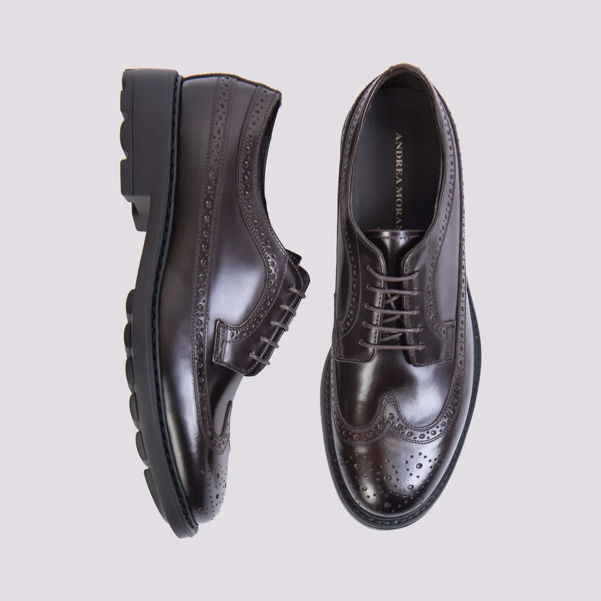 STRINGATA IN PELLE CON DETTAGLIO CODA DI RONDINE - immagine 5