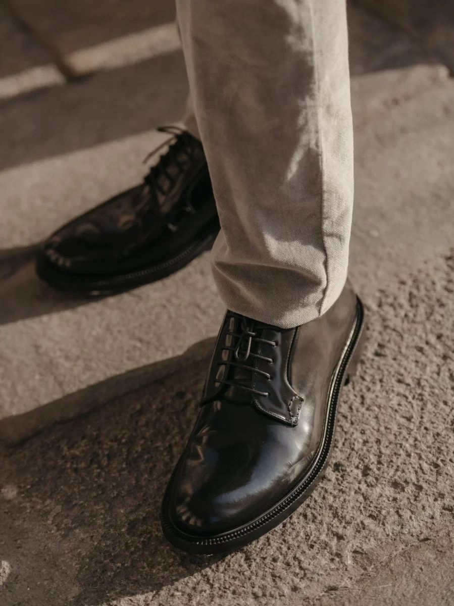 STRINGATA IN PELLE SPAZZOLATA NERA - immagine 7