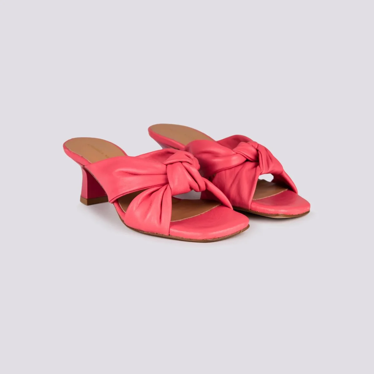 Sabot in pelle fucsia con nodo - immagine 4