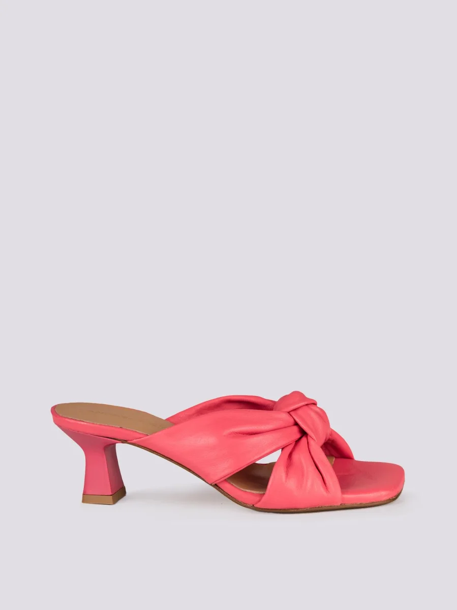 Sabot in pelle fucsia con nodo