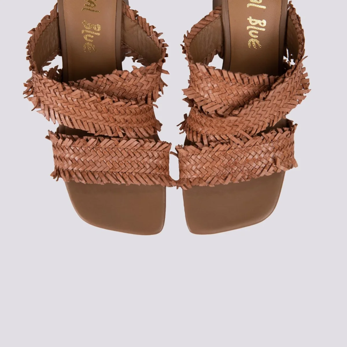 Sabot in pelle intrecciata cuoio con tacco spesso - immagine 4