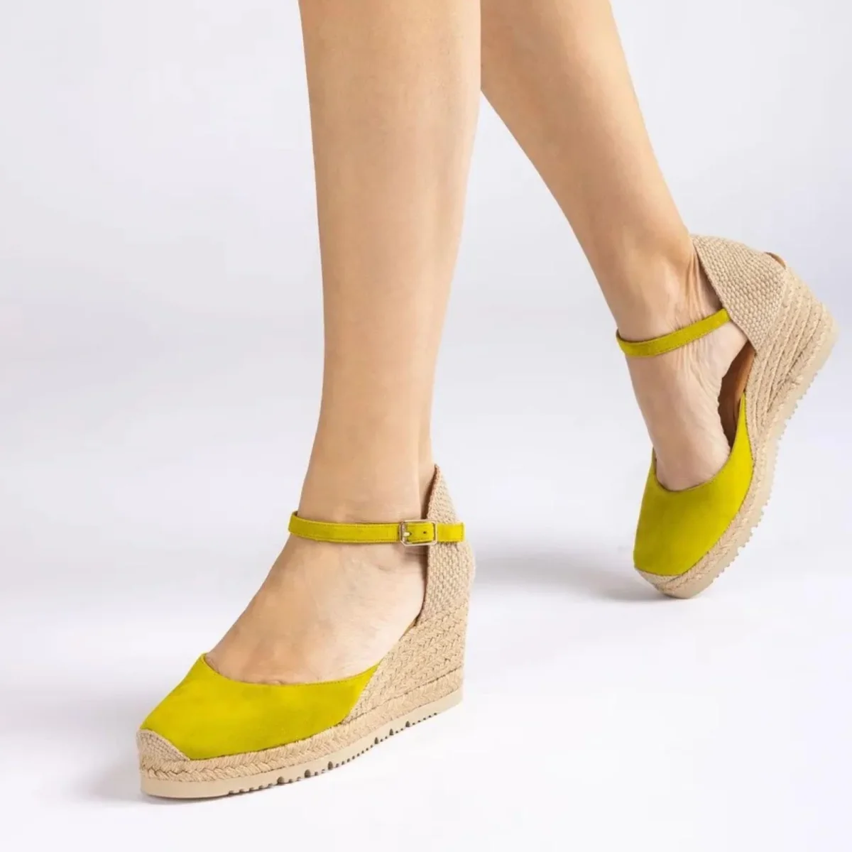 Sandali espadrillas con zeppa e laccetto color kiwi - immagine 3