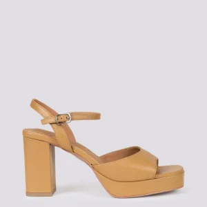 Sandalo beige con tacco spesso e listino alla caviglia