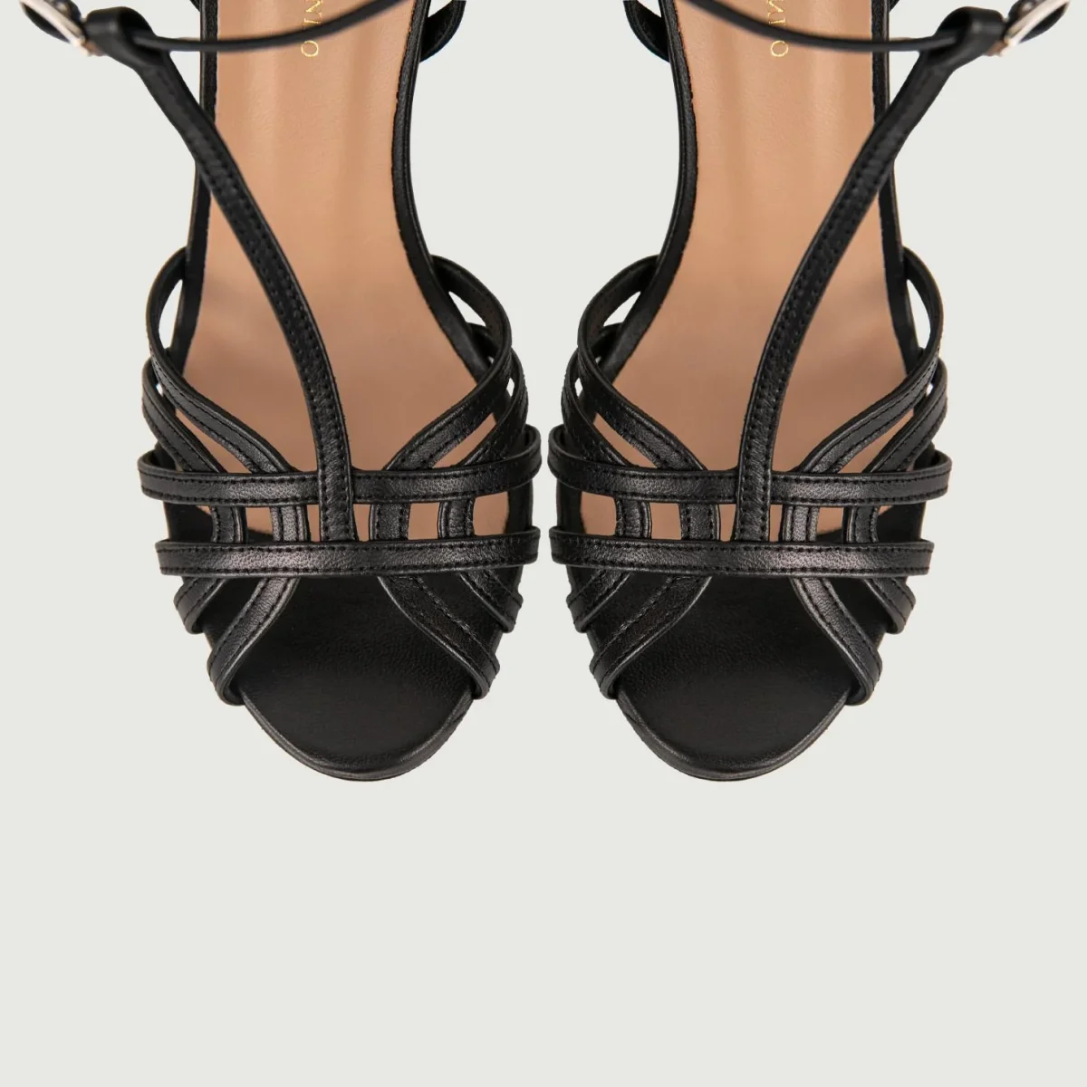 Sandalo con tacco e cinturino in pelle nero - immagine 5