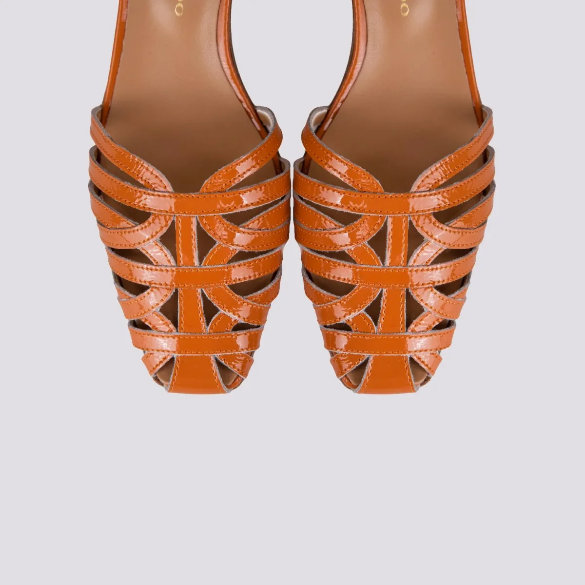 Sandalo con tacco in pelle naplak arancio chiuso davanti - immagine 4