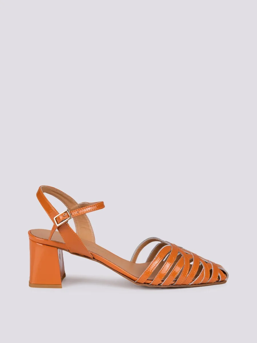 Sandalo con tacco in pelle naplak arancio chiuso davanti