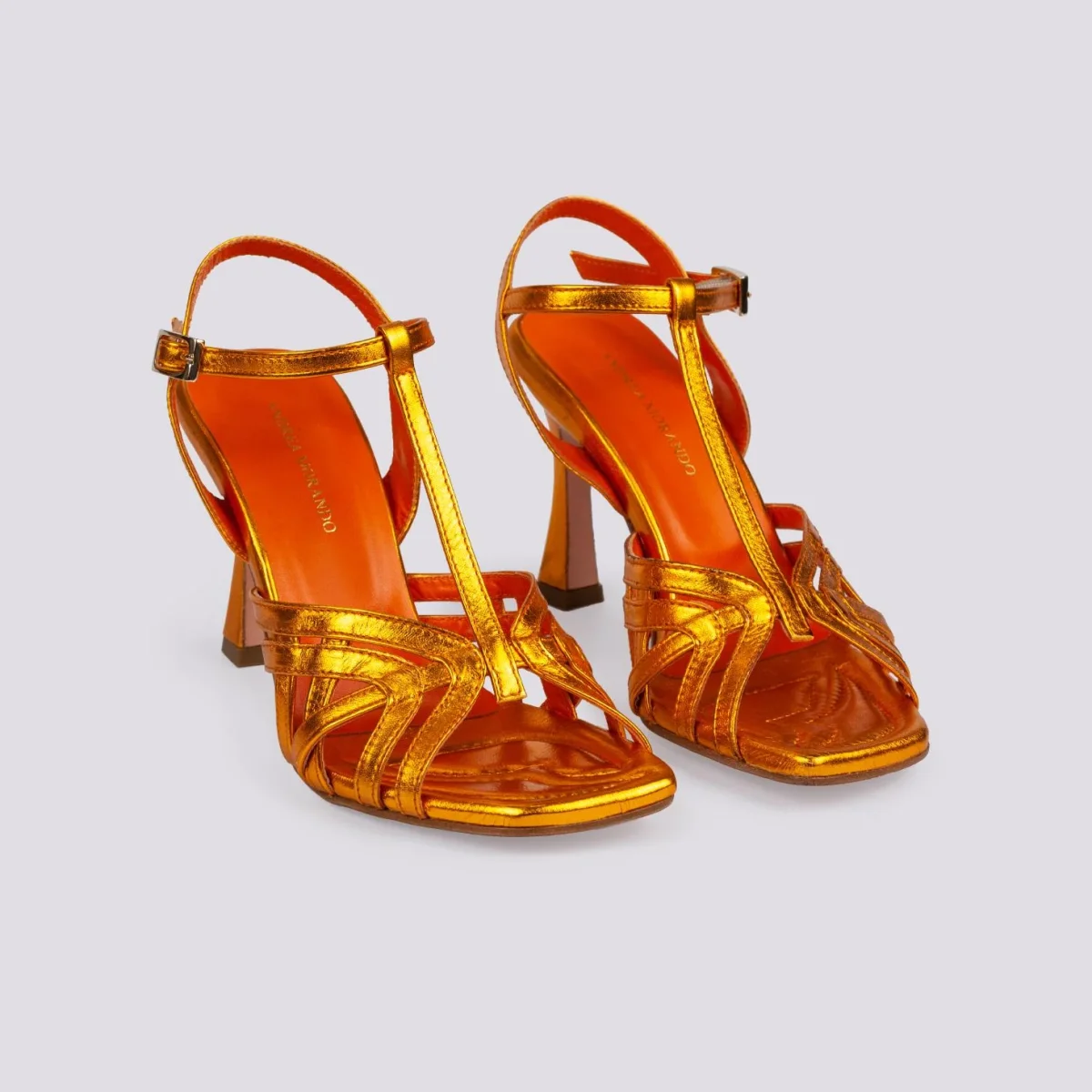 Sandalo con tacco rocchetto laminato arancione - immagine 3