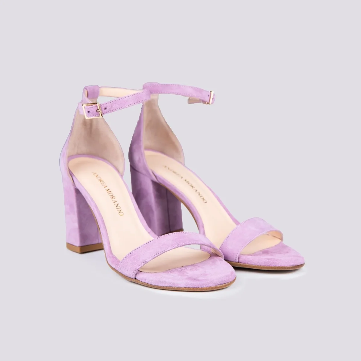 Sandalo con tacco spesso in camoscio lilla - immagine 3