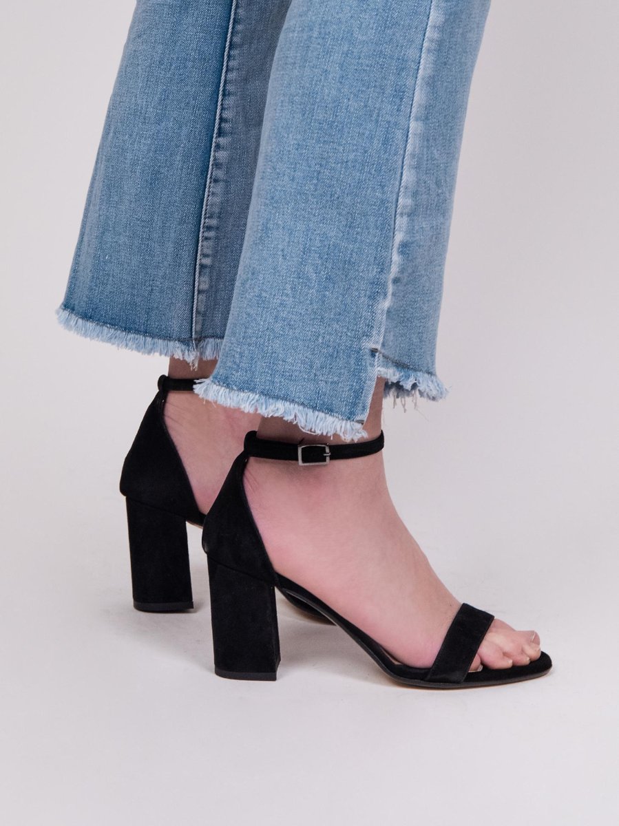Sandalo con tacco spesso in camoscio nero - immagine 6