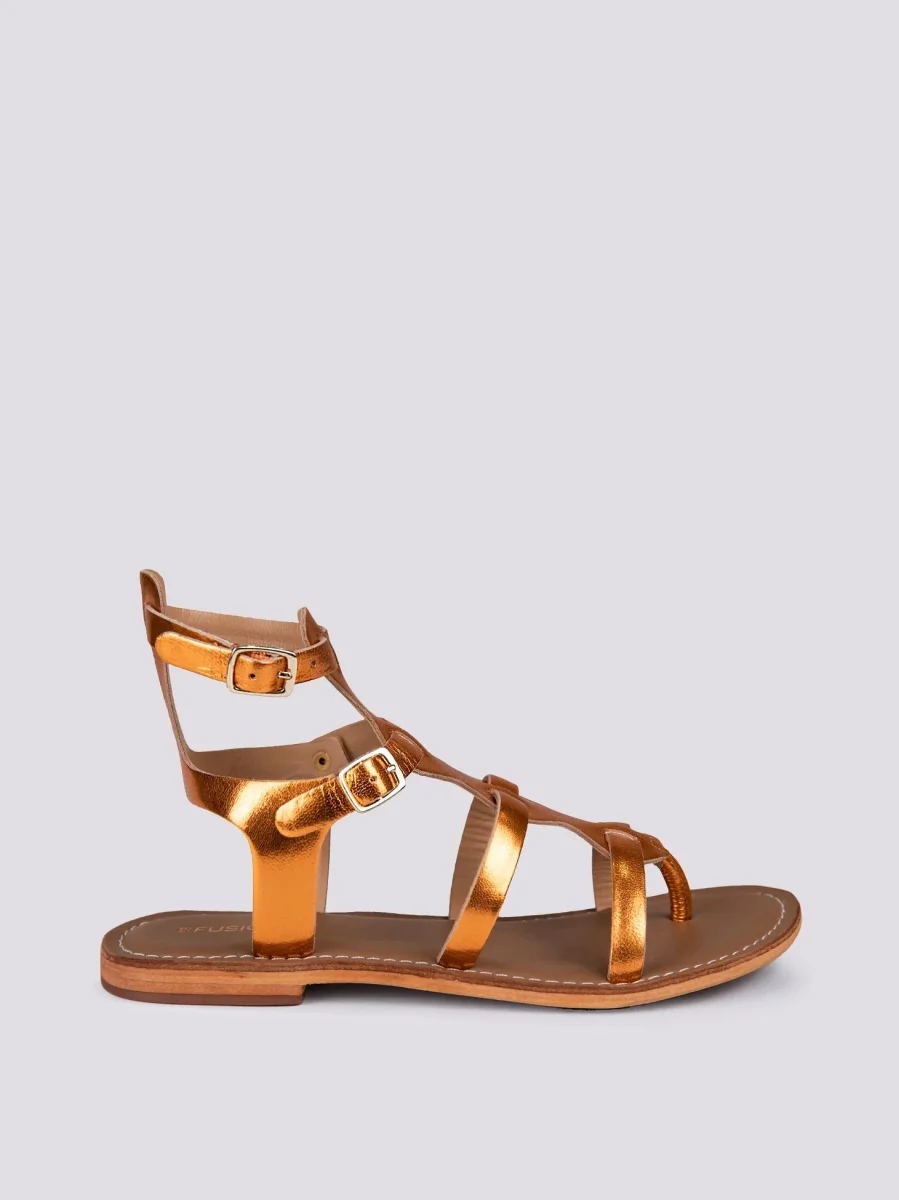 Sandalo gladiator in pelle laminata arancio