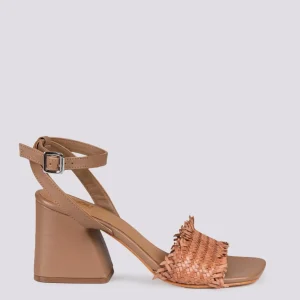 Sandalo in pelle cuoio con tacco spesso e listino frontale intrecciato