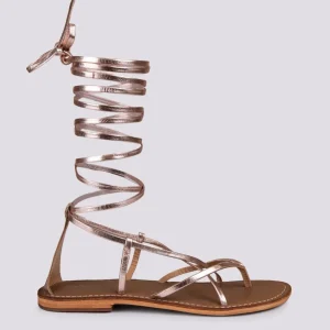 Sandalo in pelle laminata rosa con lacci modello schiava