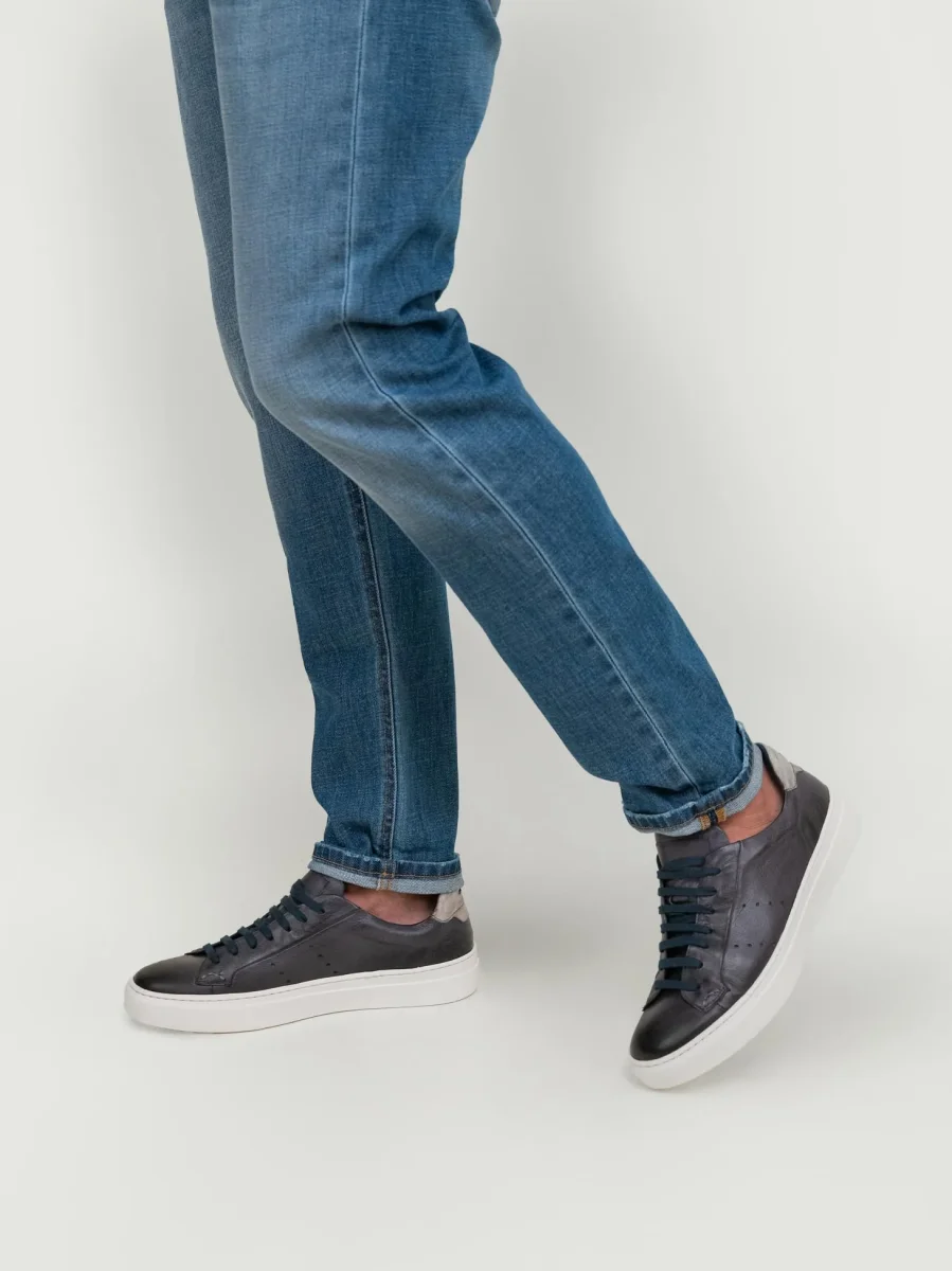 Sneaker con fondo cassetta in pelle blu - immagine 7