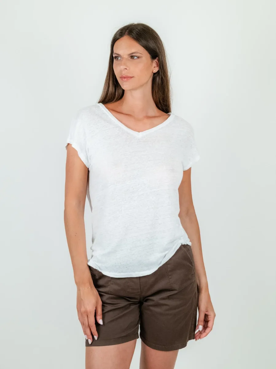 T-SHIRT CON SCOLLO A V IN LINO BIANCA