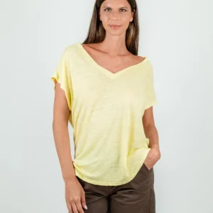 T-SHIRT CON SCOLLO A V IN LINO GIALLO
