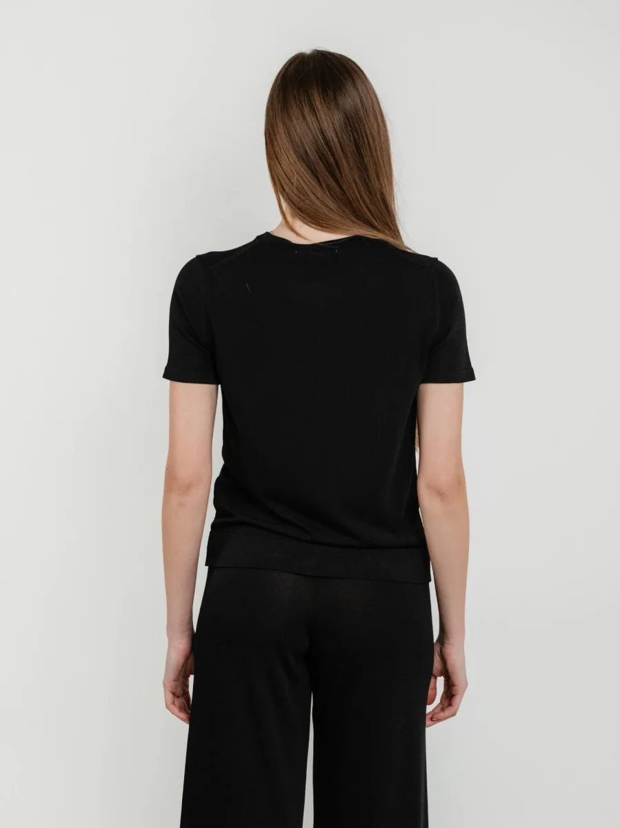 T- shirt nera - immagine 4