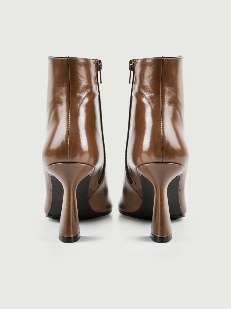 TRONCHETTO A PUNTA IN PELLE CAFFÈ - immagine 4