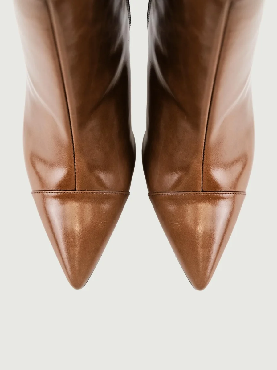 TRONCHETTO A PUNTA IN PELLE CAFFÈ - immagine 5
