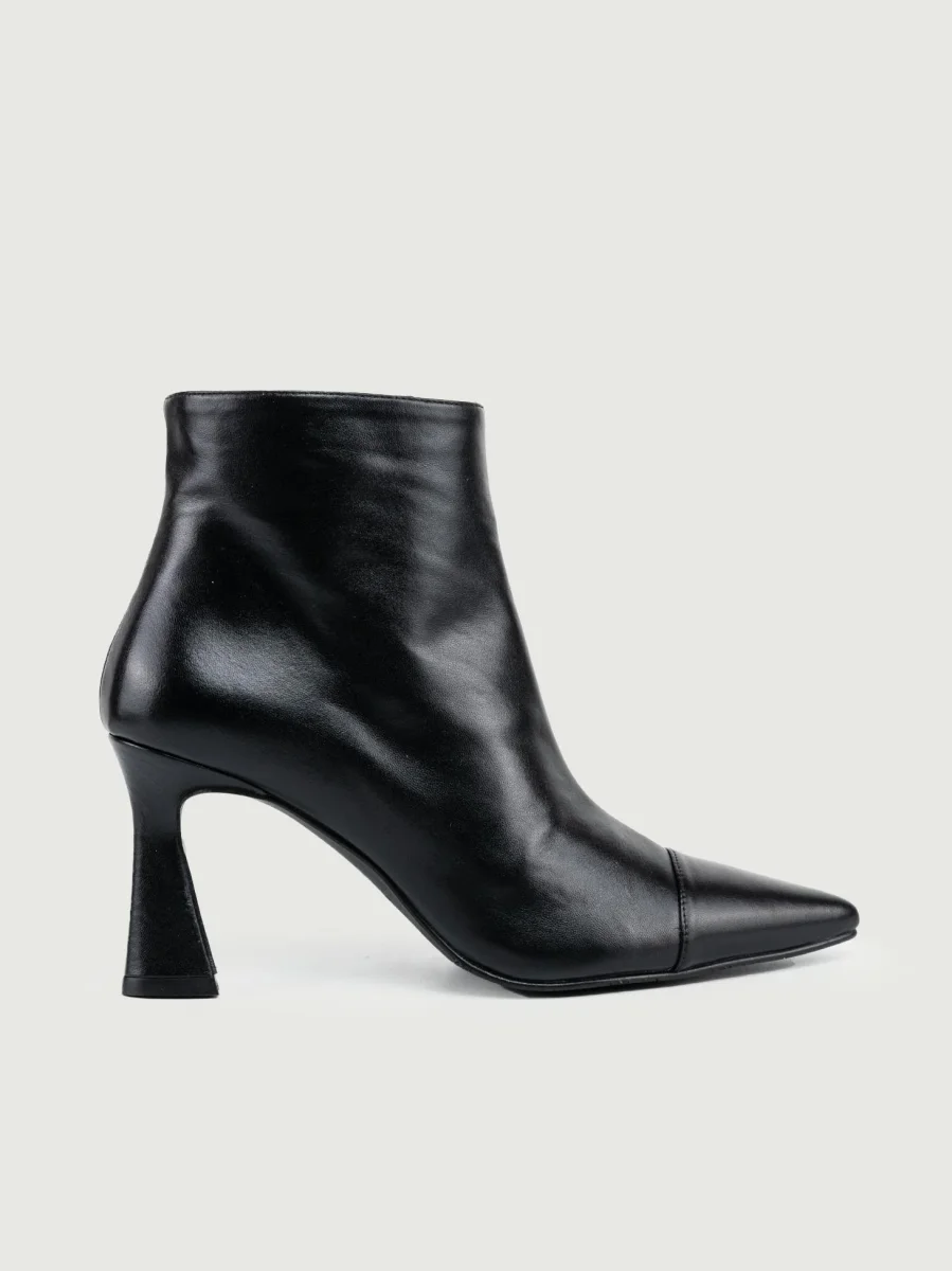 TRONCHETTO A PUNTA IN PELLE NERO