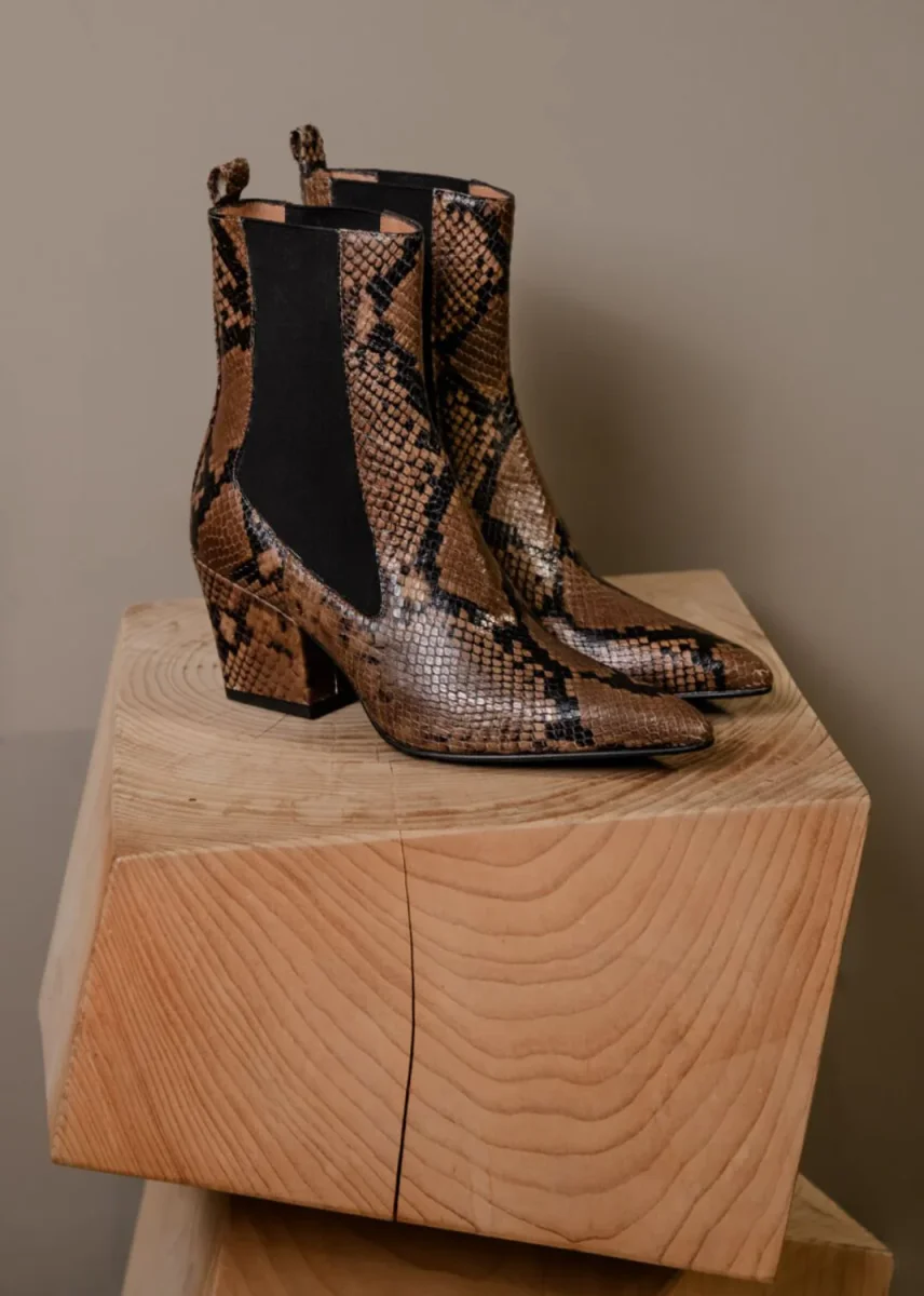 TRONCHETTO CON INSERTI ELASTICI E STAMPA PITONE MARRONE - immagine 7