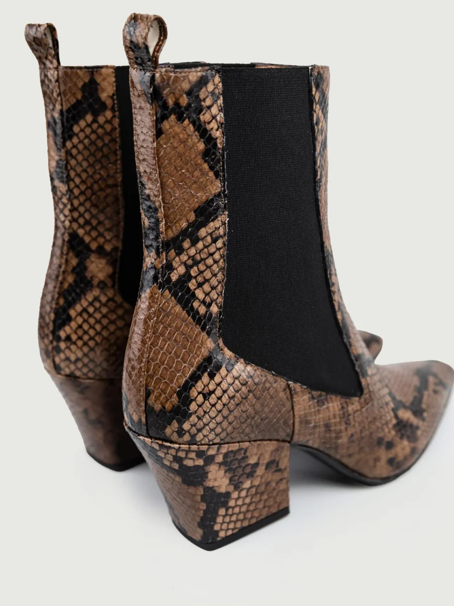 TRONCHETTO CON INSERTI ELASTICI E STAMPA PITONE MARRONE - immagine 6