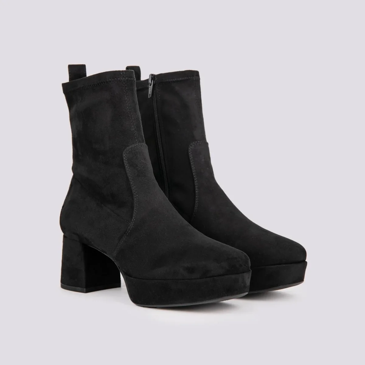 TRONCHETTO CON TACCO SPESSO E PLATEAU IN VELOUR NERO - immagine 3