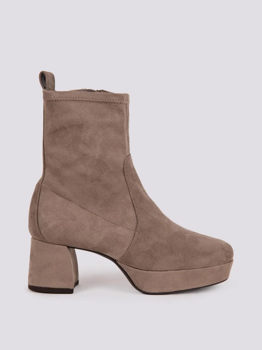 TRONCHETTO CON TACCO SPESSO E PLATEAU IN VELOUR TORTORA