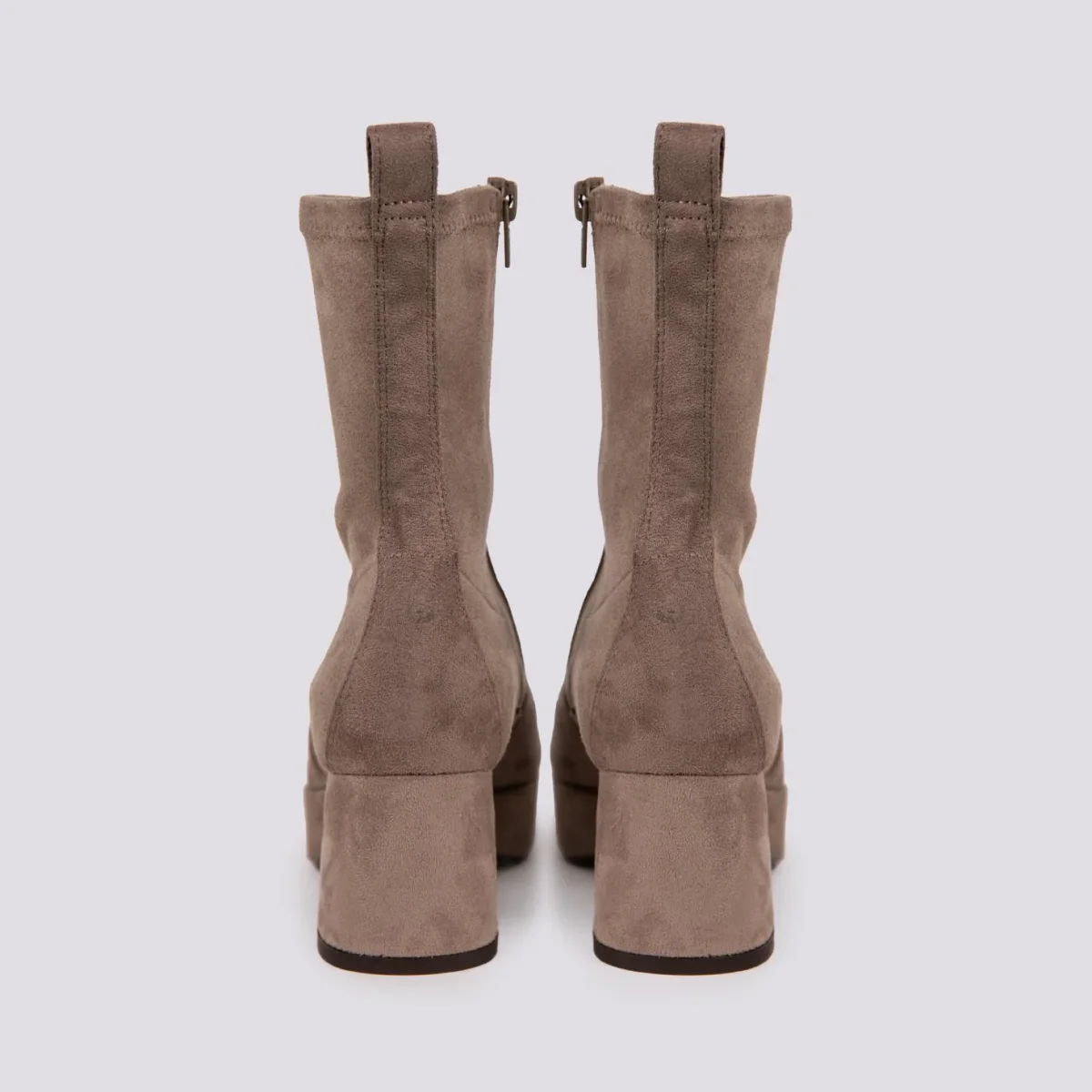 TRONCHETTO CON TACCO SPESSO E PLATEAU IN VELOUR TORTORA - immagine 4