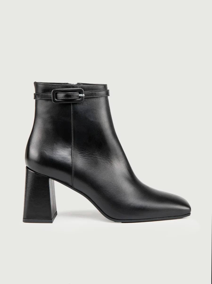 TRONCHETTO IN PELLE NERA