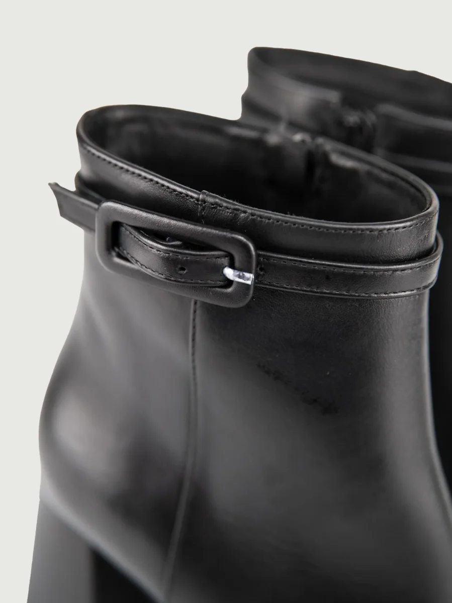 TRONCHETTO IN PELLE NERA - immagine 6