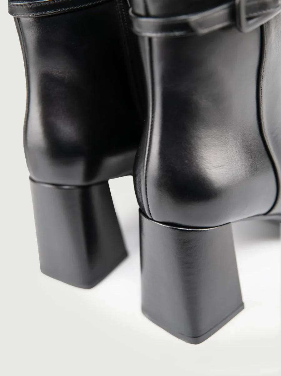 TRONCHETTO IN PELLE NERA - immagine 7