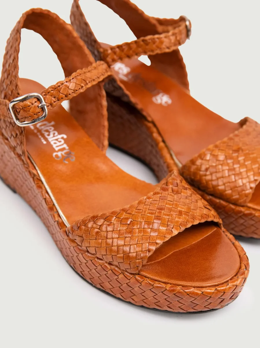 ZEPPA IN PELLE INTRECCIATA COLOR CUOIO - immagine 6