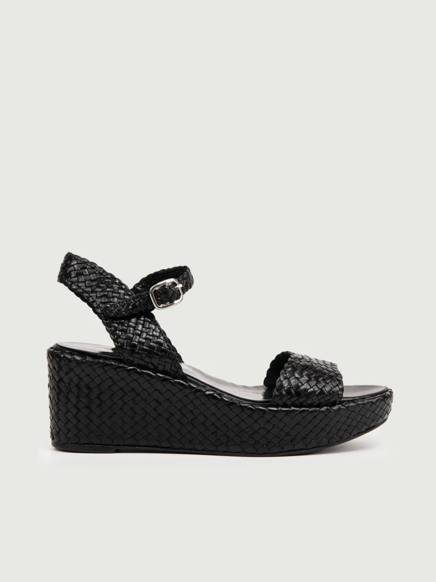 ZEPPA IN PELLE INTRECCIATA NERA