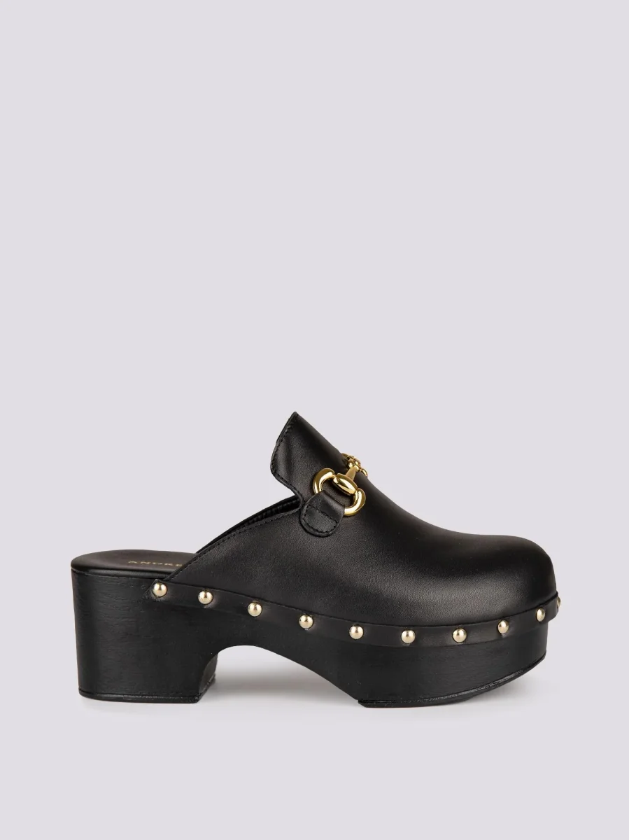 ZOCCOLO IN PELLE NERO CON MORSETTO