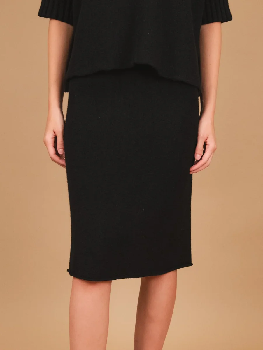 GONNA IN MAGLIA NERA