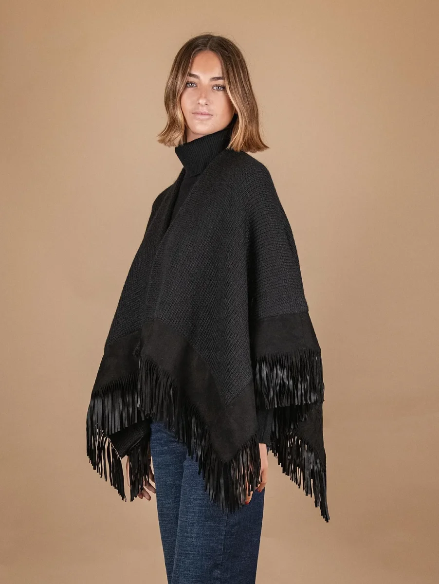 SCIALLE IN LANA CON PROFILI E FRANGE IN CAMOSCIO NERO