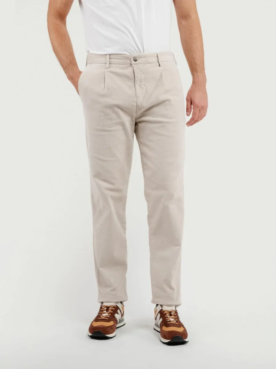 PANTALONE CON PENCES IN VELLUTO BURRO