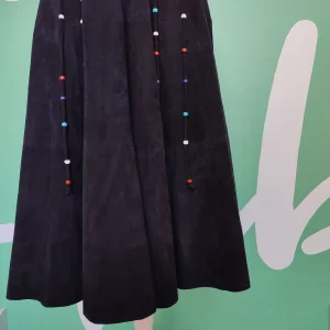 Gonna scamosciata con perline