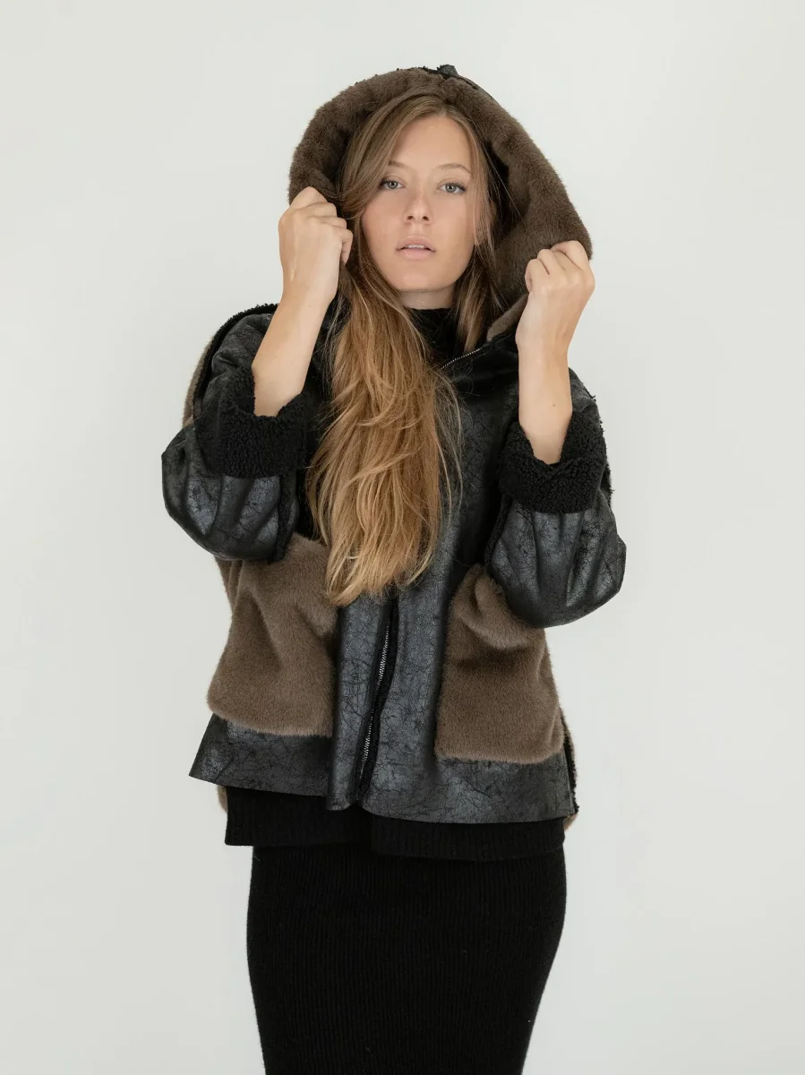 ECO MONTONE NERO CON CAPPUCCIO - immagine 3