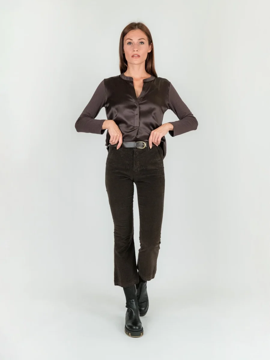 Pantalone a trombetta in velluto color marrone