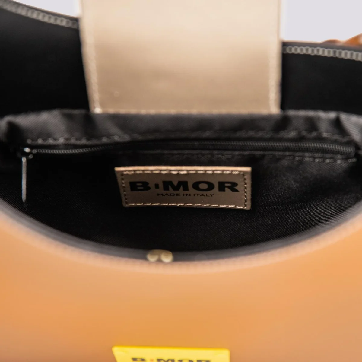 BORSA "MINI CURVY" BICOLORE CUOIO E NERO - immagine 6