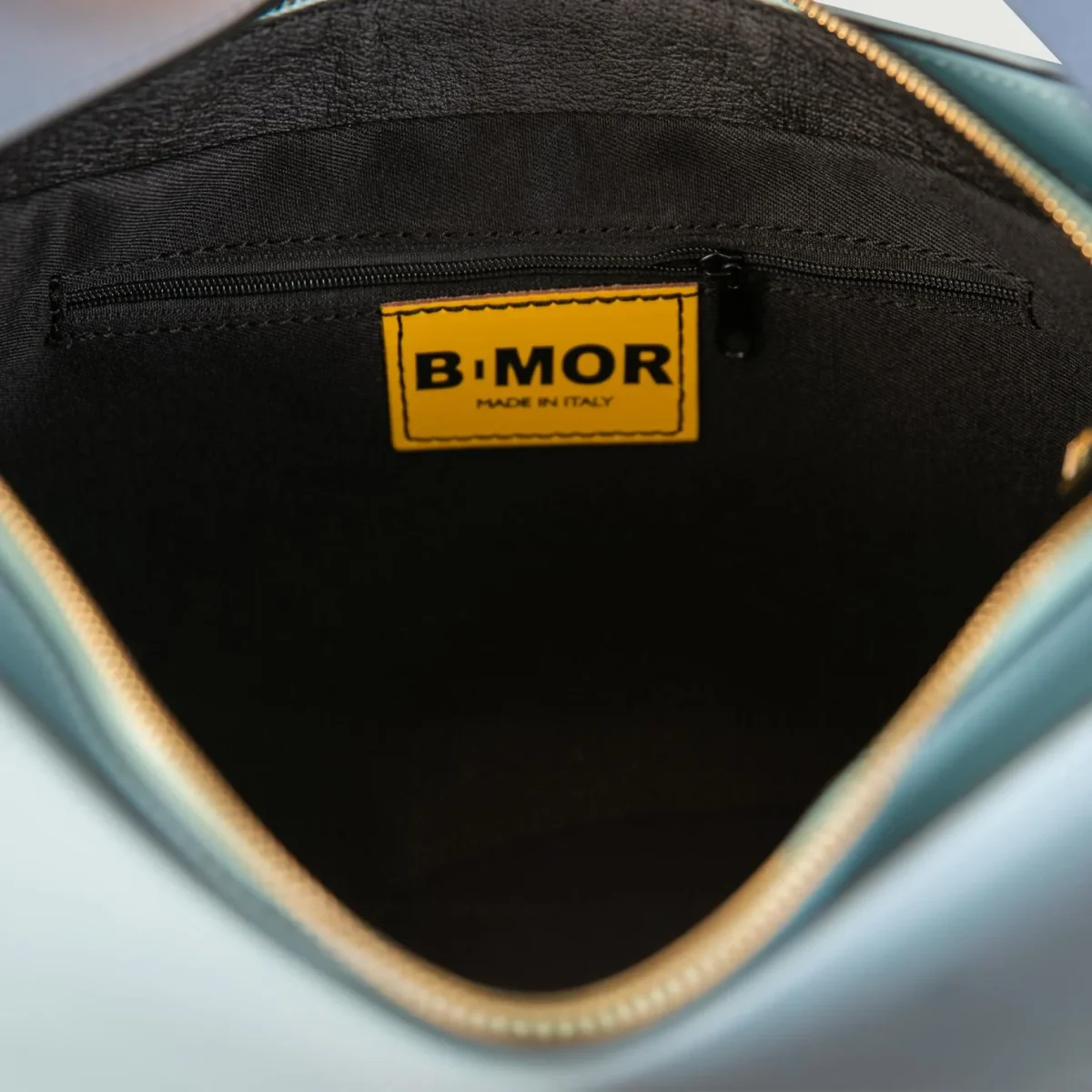 BORSA A SPALLA SEVENTY IN PELLE BICOLORE AZZURRO E BLU - immagine 6