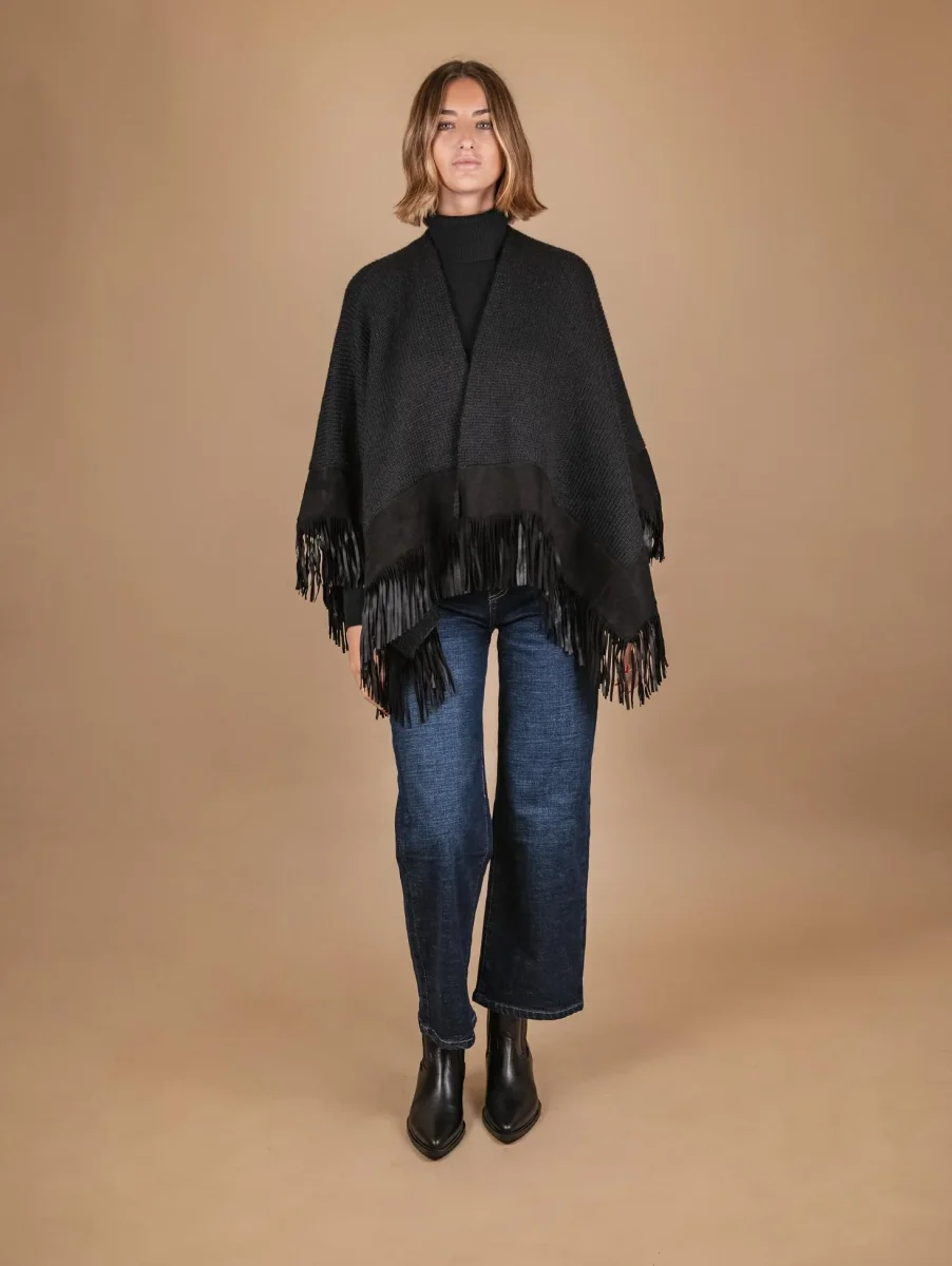 SCIALLE IN LANA CON PROFILI E FRANGE IN CAMOSCIO NERO - immagine 4