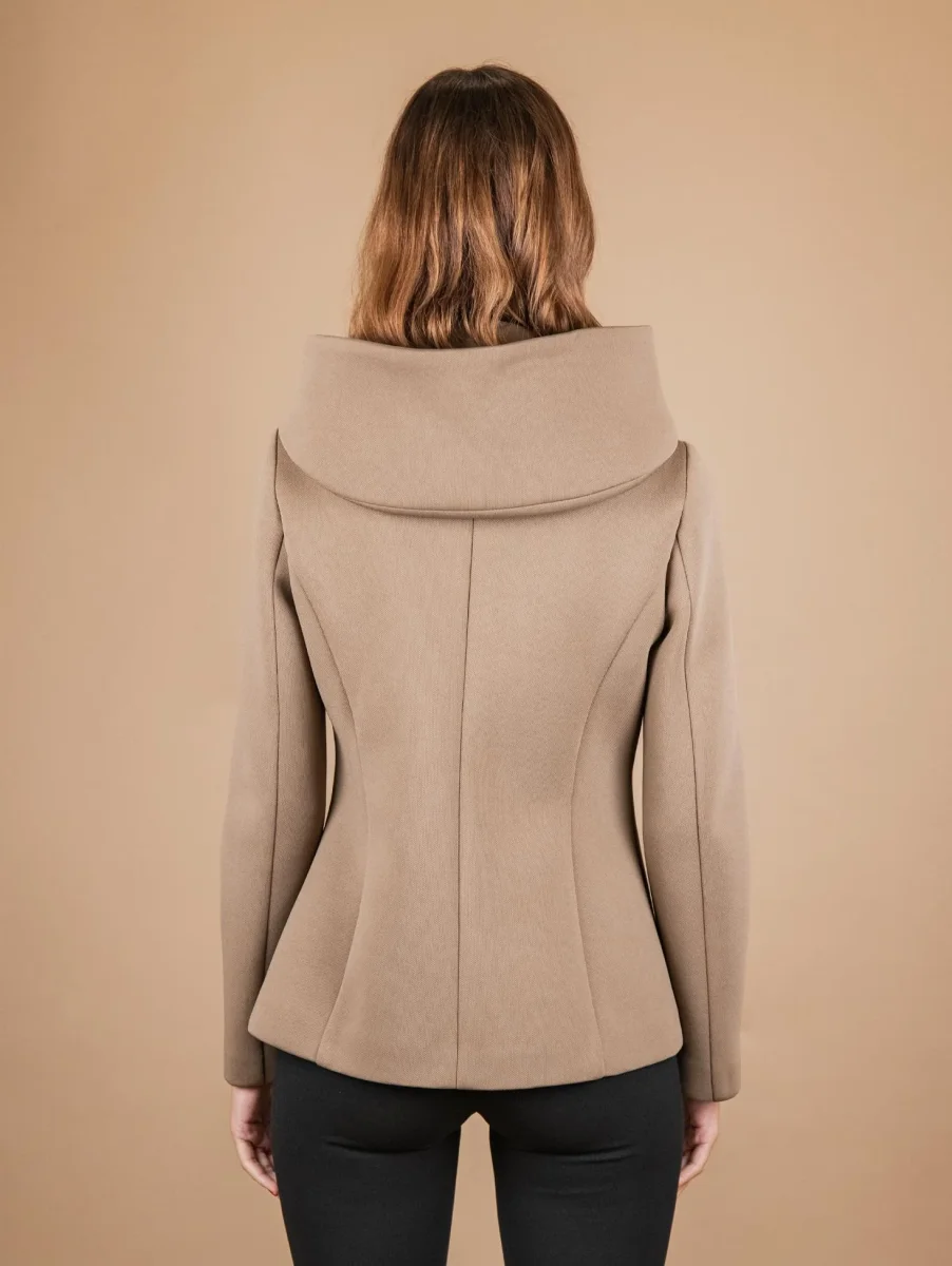 GIACCA TECNICA CON CAPPUCCIO E MAXI COLLO BEIGE - immagine 4