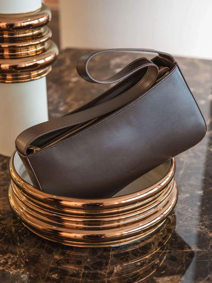 BORSA A SPALLA SEVENTY IN PELLE TESTA MORO - immagine 8