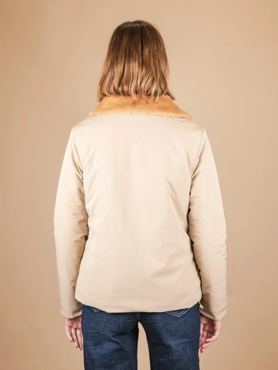 GIUBBOTTO REVERSIBILE IN TESSUTO TECNICO E ECO-PELLICCIA BEIGE - immagine 4