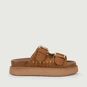 SANDALO PLATFORM CON BORCHIE E TOMAIA LAVORATA