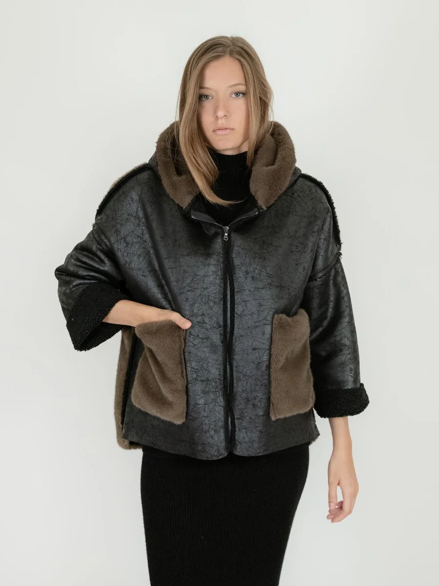 ECO MONTONE NERO CON CAPPUCCIO