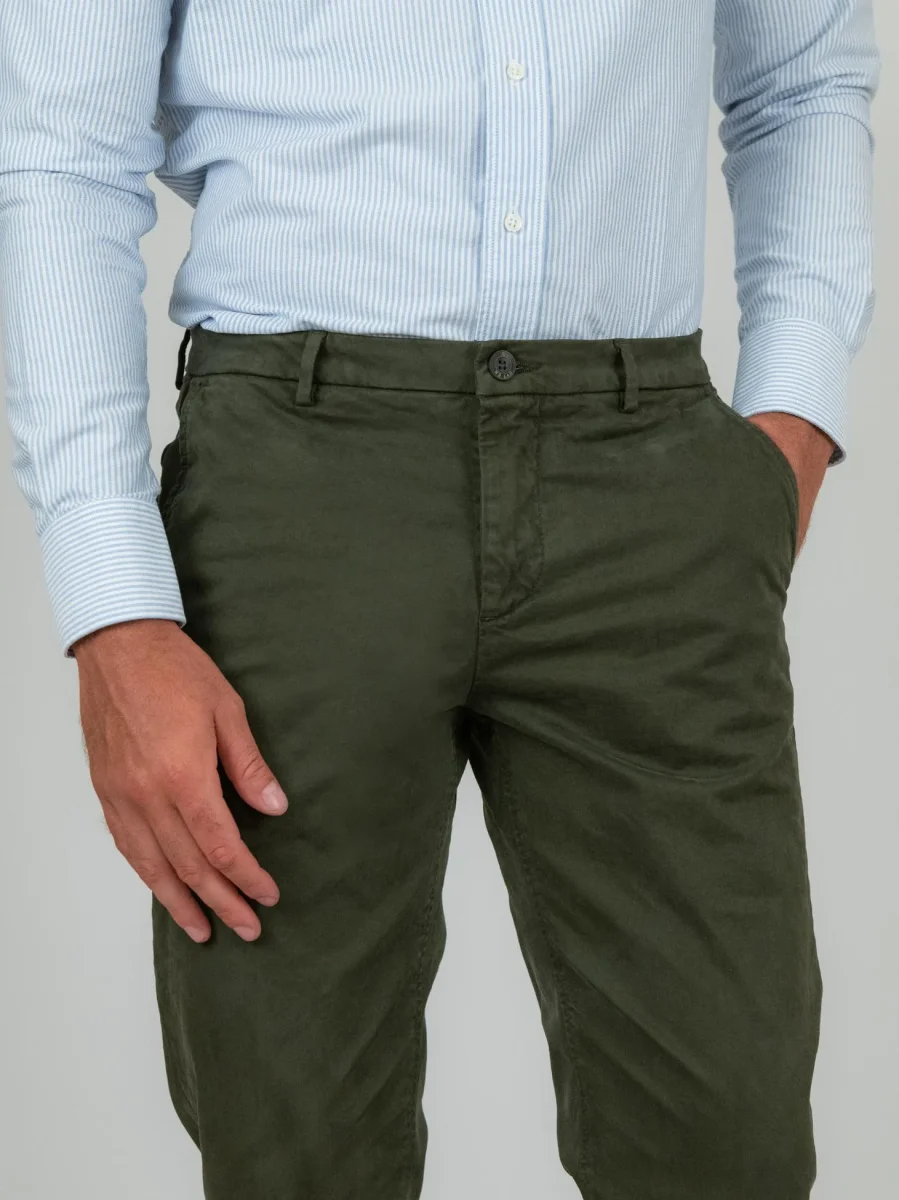 PANTALONE VERDE CON TASCHE A FILO - immagine 4