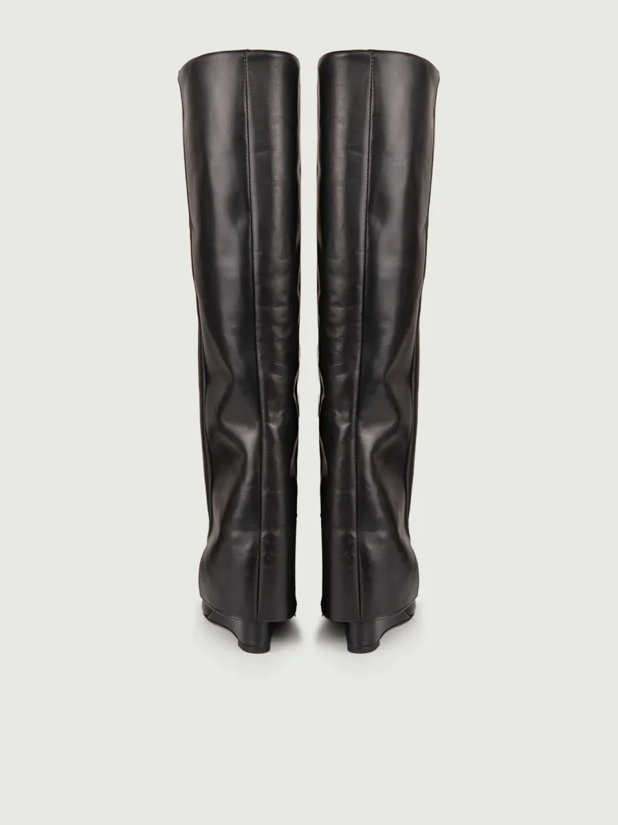 STIVALE IN PELLE NERA CON MAXI RISVOLTO - immagine 4